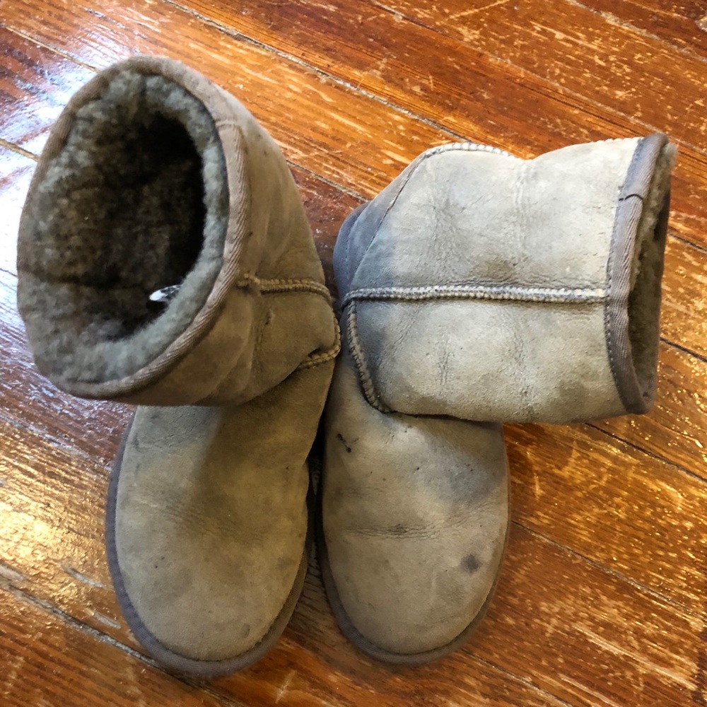 Uggs - Picture 2 of 3